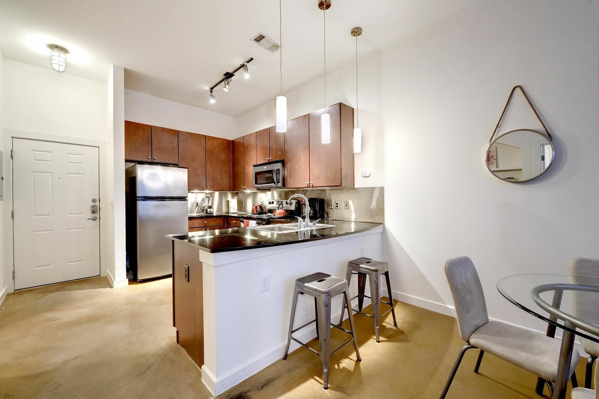 Hip Downtown Suite By Austinstays Exterior foto